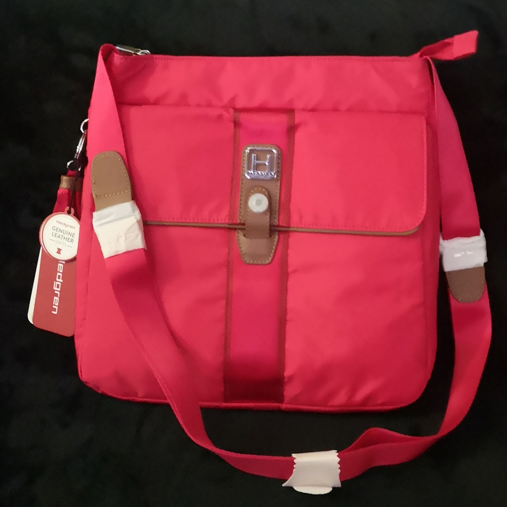 New with Tags Hedgren Purse Travel Bag Adjustable Strap Some Leather Charm Pink